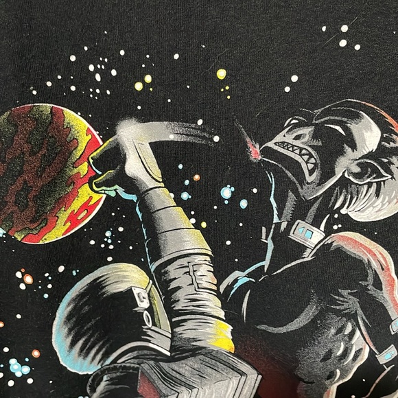 Astro man uppercutting a Alien 👽 Tee 🔥 - Picture 5 of 6